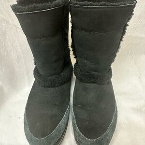 UGG Black Classic Women’s Boots with Signature Shearling